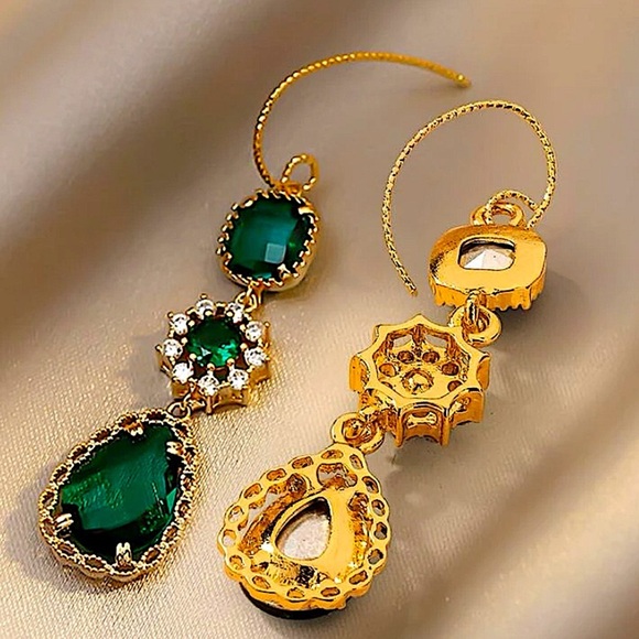 EMERALD GREEN 18K GOLD PLATED THREADER EARRINGS - Picture 2 of 3
